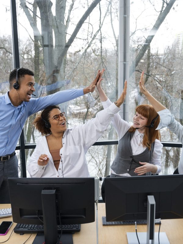 people-working-call-center people-working-call-center